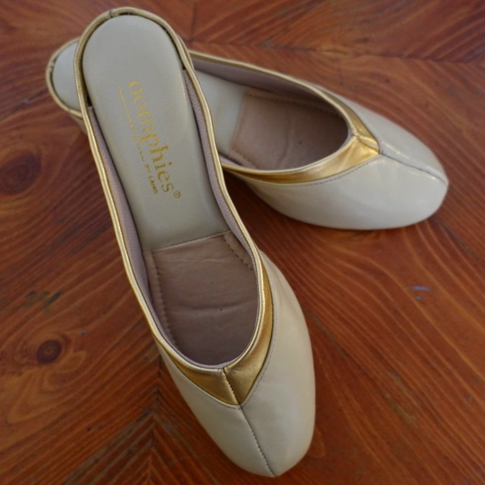 Women's size 10 Oomphies Slippers
